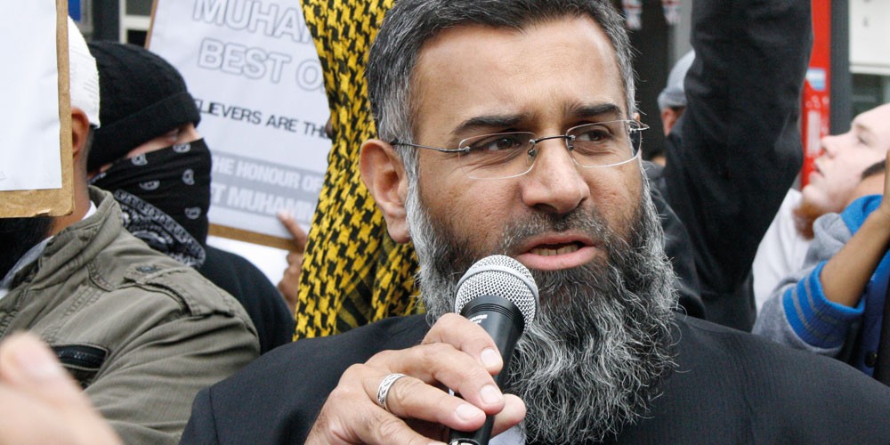 anjem choudary is speaking to a group of people outside